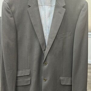 English Laundry 46L 39W three piece suit. Great shape. Only worn twice.